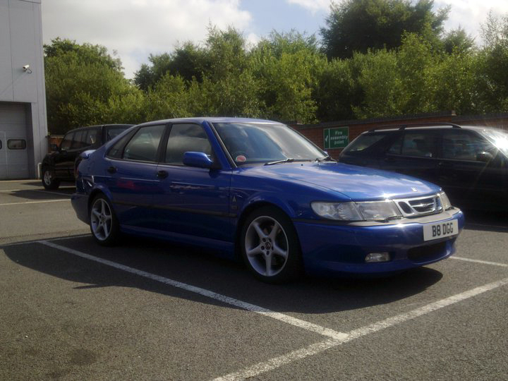 Saab 9-3 Viggen parked outdoors
