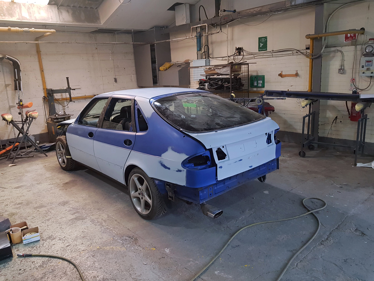 Saab 9-3 body in garage