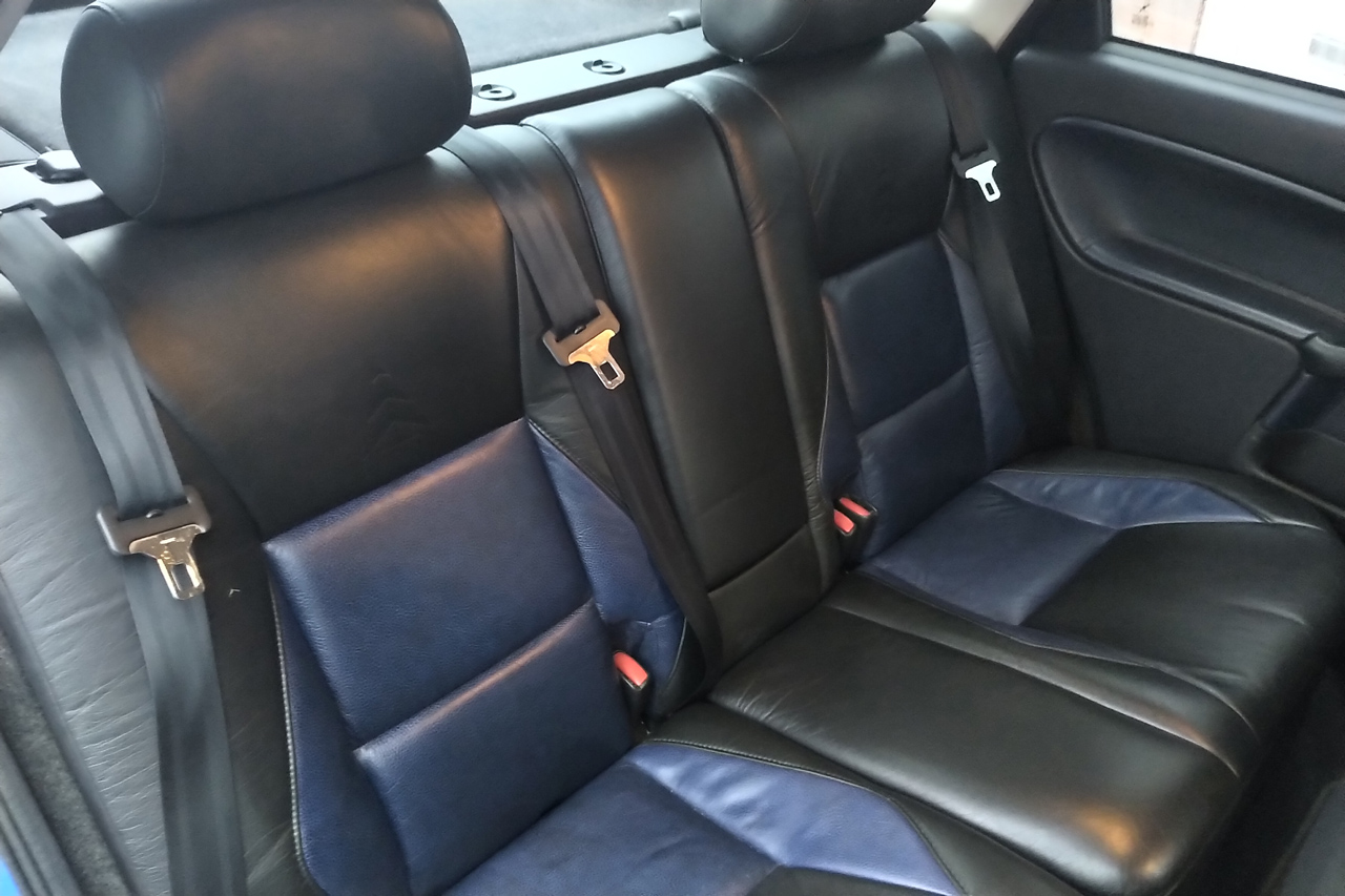 Saab 9-3 blue black interior