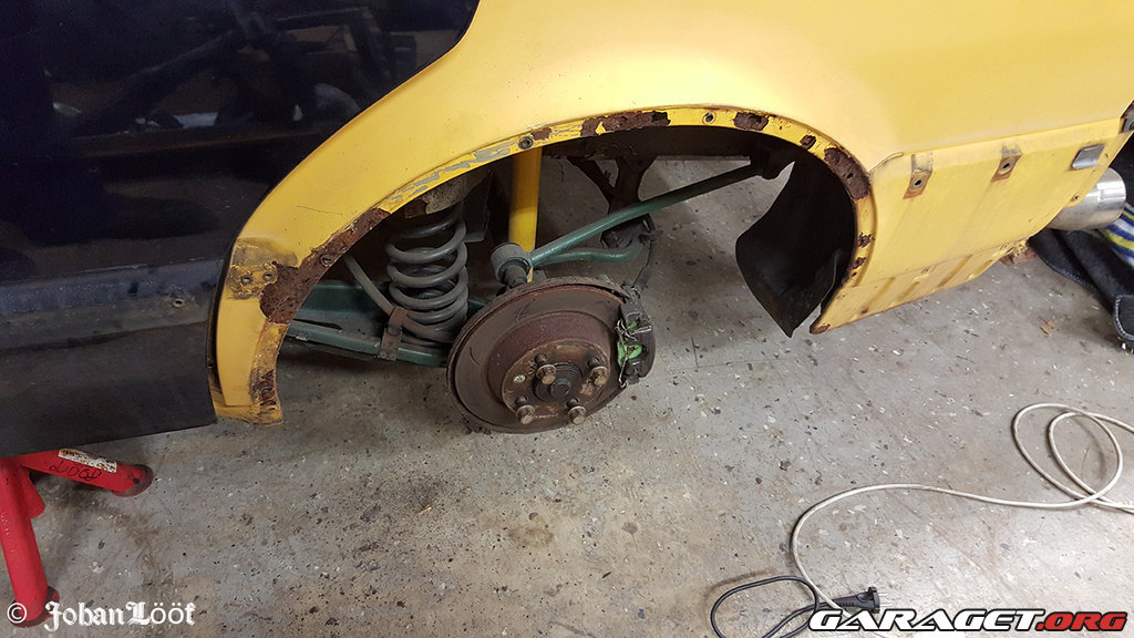 Rust on wheel well Saab 9000