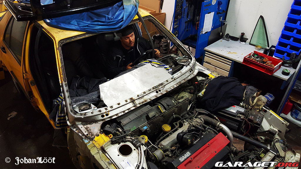Renovation of Saab 9000 in garage