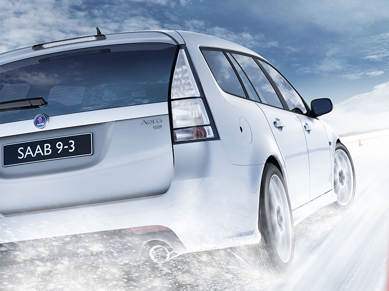 Saab 9-3 drives on snow